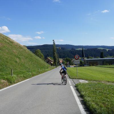 065 Kurz vor Zäziwil traf man sich wieder mit den Mutigen